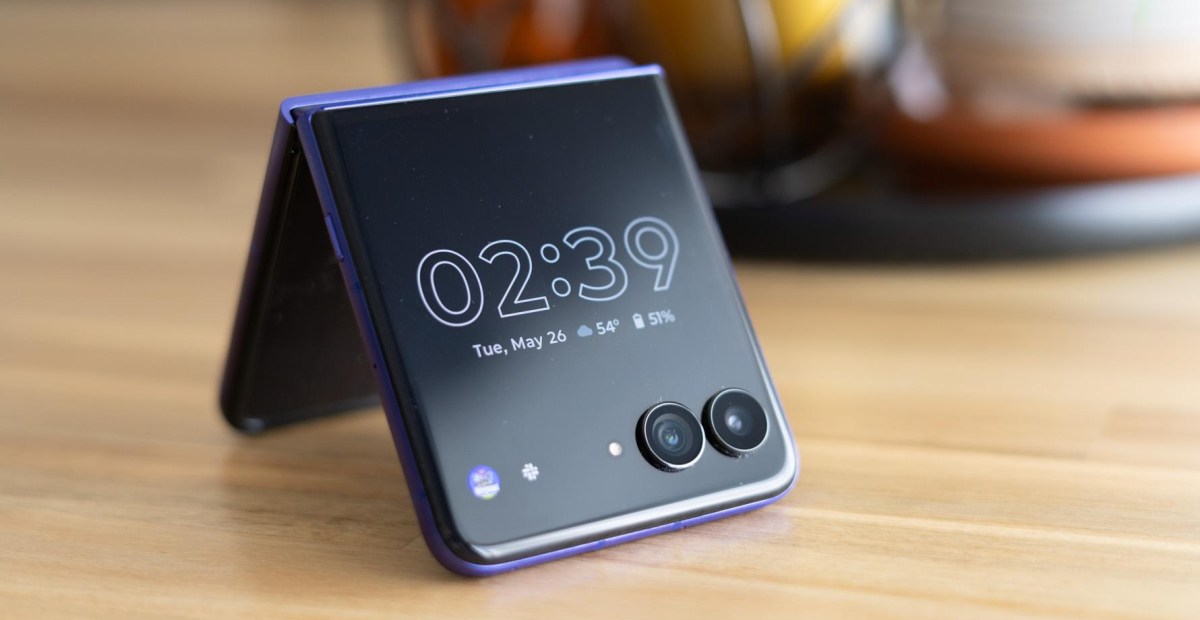 de-googled-grapheneos-is-coming-to-motorola’s-foldables-next-year