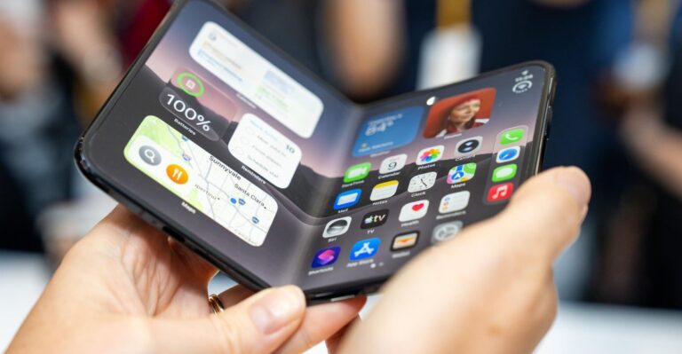 repairing-the-iphone-duo’s-folding-screen-costs-as-much-as-a-new-iphone